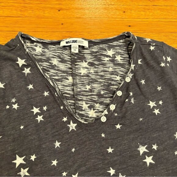 William Rast grey/navy short sleeve star top - Picture 4 of 5